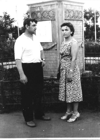 Возле ДК АХЗ им С.М.Кирова